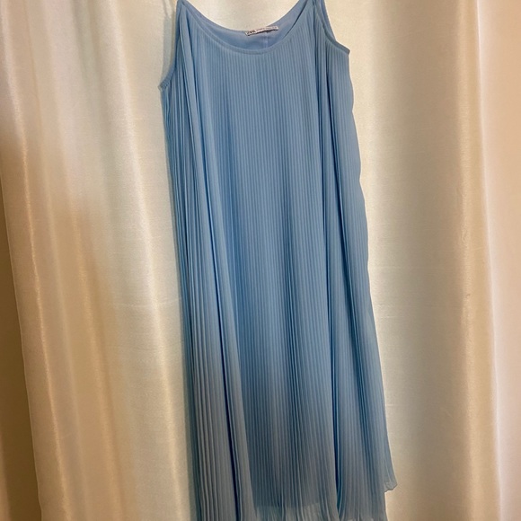 Zara Pleated Dress - Picture 3 of 7